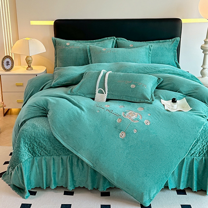 91家纺网 家纺一手货源 找家纺 陌乘坊家纺 2024新款牛奶绒床盖款四件套-香奈 香奈-孔雀绿