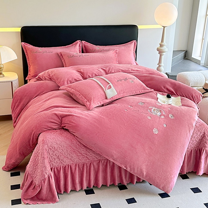 91家纺网 家纺一手货源 找家纺 陌乘坊家纺 2024新款牛奶绒床盖款四件套-香奈 香奈-豆沙色