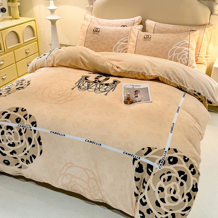 91家纺网 家纺一手货源 找家纺 新方向 2025年 A类全消光牛奶绒四件套-漫步温莎-菠萝黄