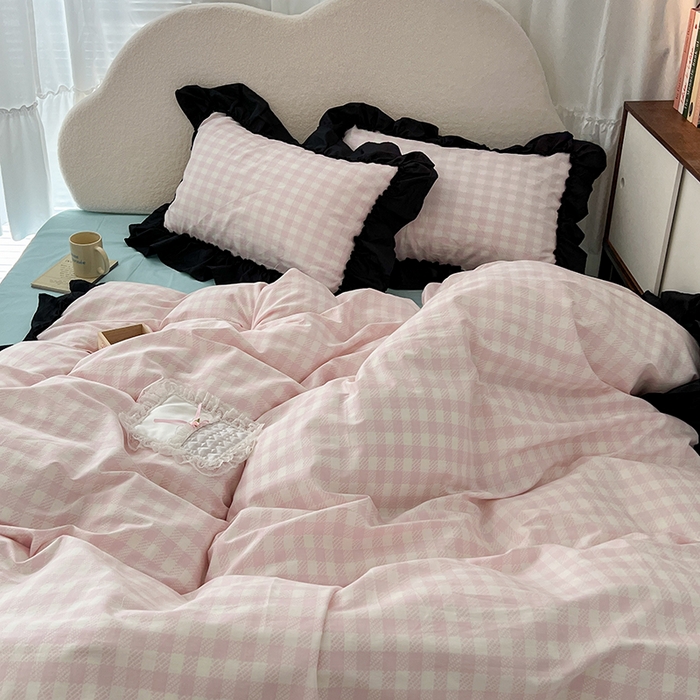 91家纺网 家纺一手货源 找家纺 昔可家纺 2024黑色贴边花边款格子系列四件套 缪缪粉格