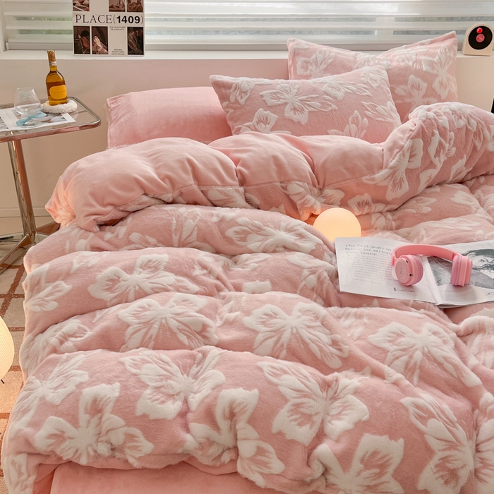 91家纺网 家纺一手货源 找家纺 （总）金爱家 2024新款全消光牛奶绒A类纯色獭兔毛绒立体雕花牛奶绒四件套