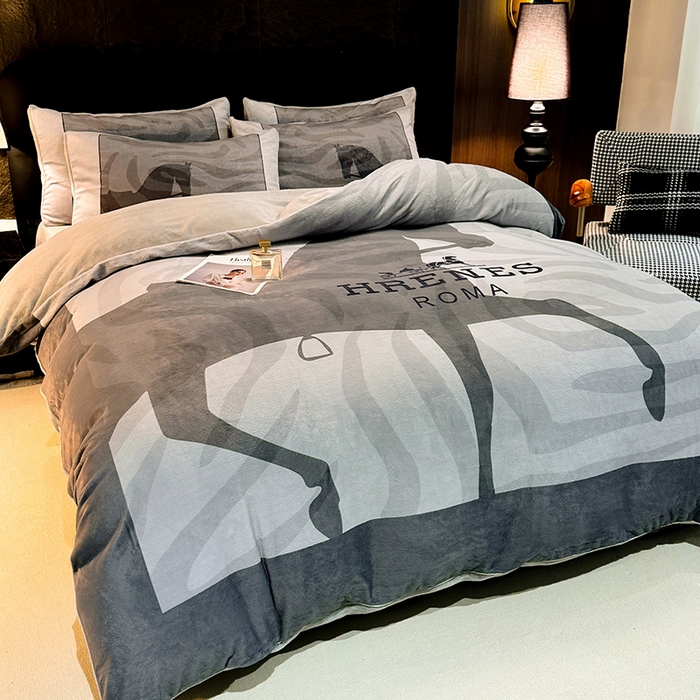 91家纺网 家纺一手货源 找家纺 新方向  2025A类丽丝绒+全消光牛奶绒四件套-奥弗恩-浅灰