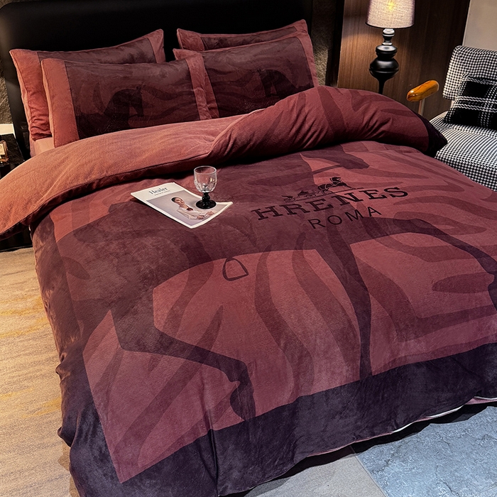 91家纺网 家纺一手货源 找家纺 新方向 2025A类丽丝绒+全消光牛奶绒四件套-奥弗恩-酒红