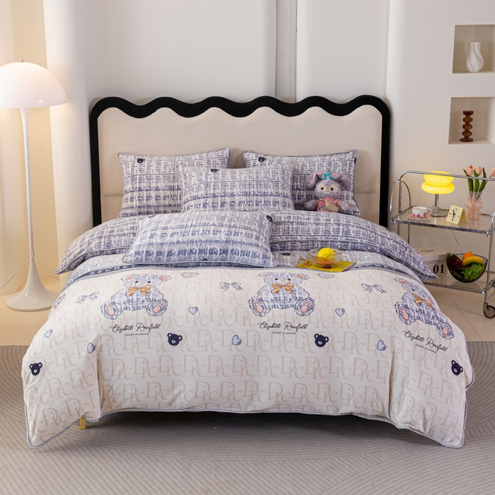 91家纺网 家纺一手货源 找家纺 欧喜璐 2024年新款 8.5-9.5斤加厚牛奶绒金貂绒法莱绒四件套单被套 爱心熊.