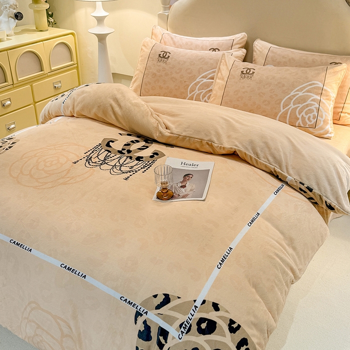 91家纺网 家纺一手货源 找家纺 新方向 2025年 A类全消光牛奶绒四件套-漫步温莎-菠萝黄