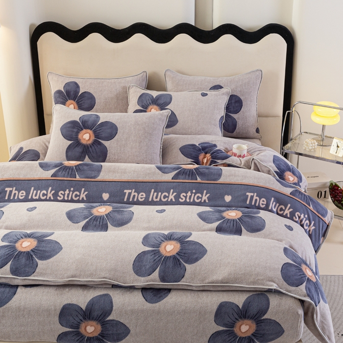 91家纺网 家纺一手货源 找家纺 欧喜璐 2024年新款 8.5-9.5斤加厚牛奶绒金貂绒法莱绒四件套单被套 陌上花开