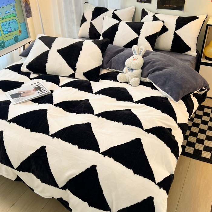 91家纺网 家纺一手货源 找家纺 2024新款原创小清新牛奶绒印花四件套 三角空间