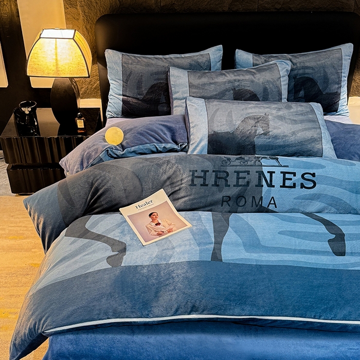 91家纺网 家纺一手货源 找家纺 新方向 2025A类丽丝绒+全消光牛奶绒四件套-奥弗恩-深蓝