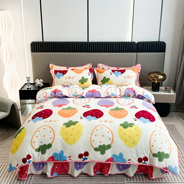 91家纺网 家纺一手货源 找家纺 欧喜璐 2024年新款 8.5-9.5斤加厚牛奶绒金貂绒法莱绒四件套单被套 草莓