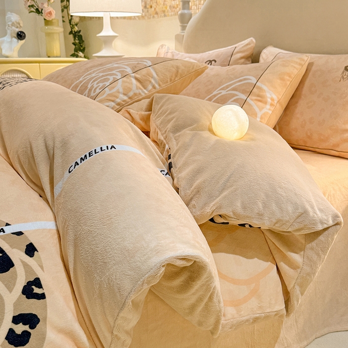 91家纺网 家纺一手货源 找家纺 新方向 2025年 A类全消光牛奶绒四件套-漫步温莎-菠萝黄