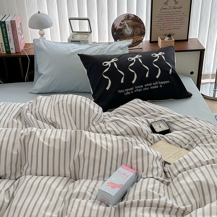 91家纺网 家纺一手货源 找家纺 昔可家纺 2024新款竖条全棉四件套大版枕套系列 浅灰条纹