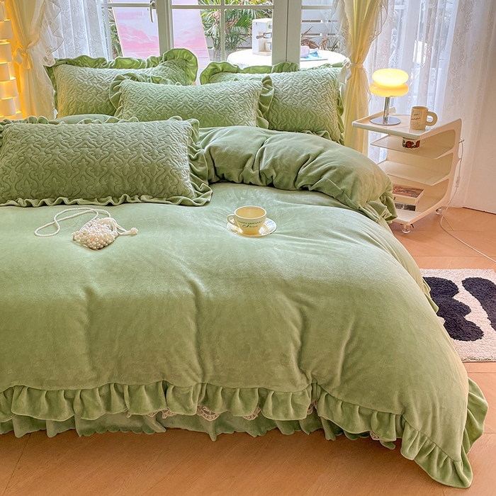 91家纺网 家纺一手货源 找家纺 畅畅家纺 2024新款冬季韩版花边蕾丝牛奶绒床盖四件套 草绿