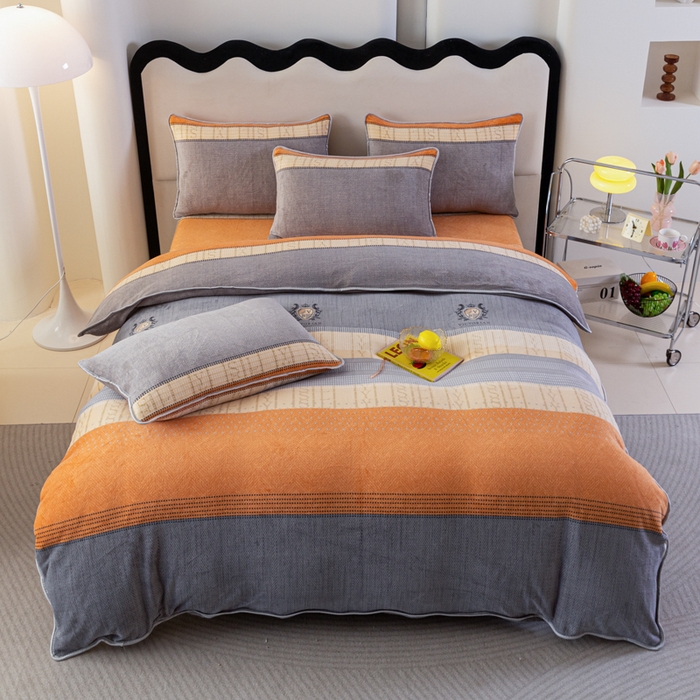 91家纺网 家纺一手货源 找家纺 欧喜璐 2024年新款 8.5-9.5斤加厚牛奶绒金貂绒法莱绒四件套单被套 英伦时尚