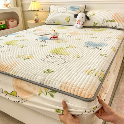 91家纺网 家纺一手货源 找家纺 （总）摩妮卡 2025新款小清新印花牛奶绒夹棉床笠三件套