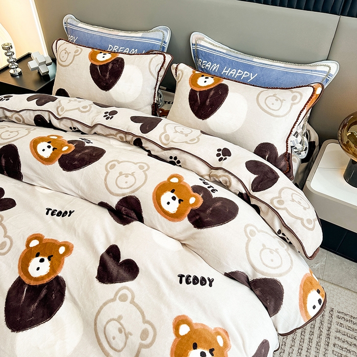 91家纺网 家纺一手货源 找家纺 欧喜璐 2024年新款 8.5-9.5斤加厚牛奶绒金貂绒法莱绒四件套单被套 爱心熊