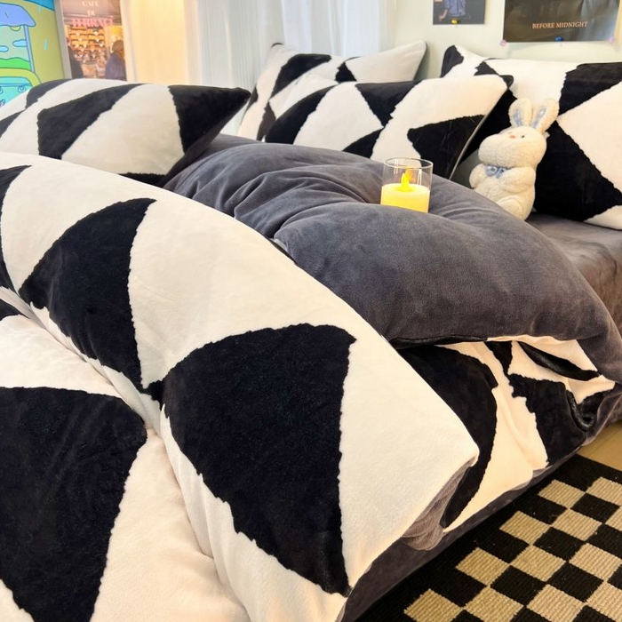 91家纺网 家纺一手货源 找家纺 2024新款原创小清新牛奶绒印花四件套 三角空间