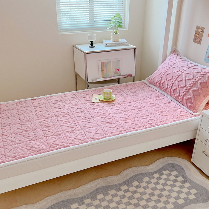 91家纺网 家纺一手货源 找家纺 贝拉梦家纺 2024新款塔肤绒牛奶绒纯色学生宿舍夹棉软床垫子护床垫 梦玫瑰