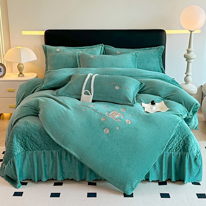 91家纺网 家纺一手货源 找家纺 陌乘坊家纺 2024新款牛奶绒床盖款四件套-香奈 香奈-孔雀绿