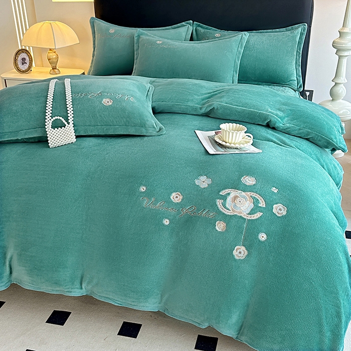 91家纺网 家纺一手货源 找家纺 陌乘坊家纺 2024新款牛奶绒床盖款四件套-香奈 香奈-孔雀绿