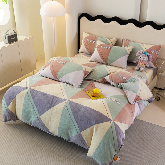 91家纺网 家纺一手货源 找家纺 欧喜璐 2024年新款 8.5-9.5斤加厚牛奶绒金貂绒法莱绒四件套单被套 几何风情