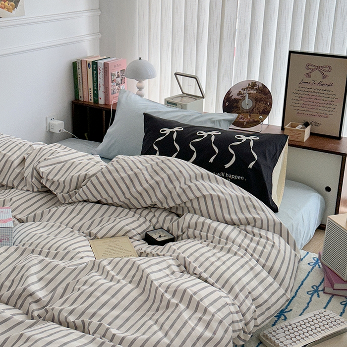 91家纺网 家纺一手货源 找家纺 昔可家纺 2024新款竖条全棉四件套大版枕套系列 浅灰条纹