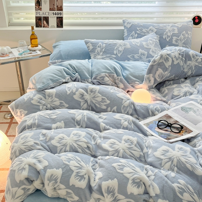 91家纺网 家纺一手货源 找家纺 金爱家 2024新款全消光牛奶绒A类纯色獭兔毛绒立体雕花牛奶绒四件套 兔毛梦蝶兰