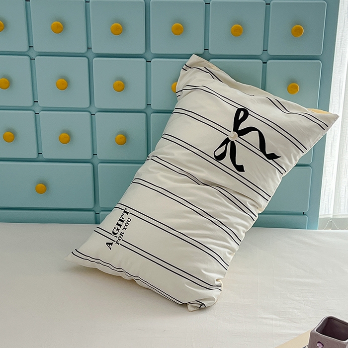 91家纺网 家纺一手货源 找家纺 昔可家纺 2024新款数码印花单品枕套系列-ins风系列 条纹蝴蝶结