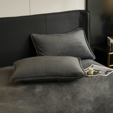 91家纺网 家纺一手货源 找家纺 （总）闲鱼家纺 2025新款高克重牛奶绒四件套水晶绒金貂法莱绒臻绒欧式包边系列（新拍图）-单枕套