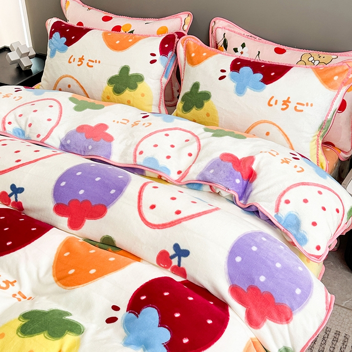 91家纺网 家纺一手货源 找家纺 欧喜璐 2024年新款 8.5-9.5斤加厚牛奶绒金貂绒法莱绒四件套单被套 草莓