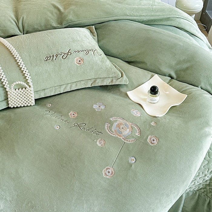 91家纺网 家纺一手货源 找家纺 陌乘坊家纺 2024新款牛奶绒床盖款四件套-香奈 香奈-牛油果绿