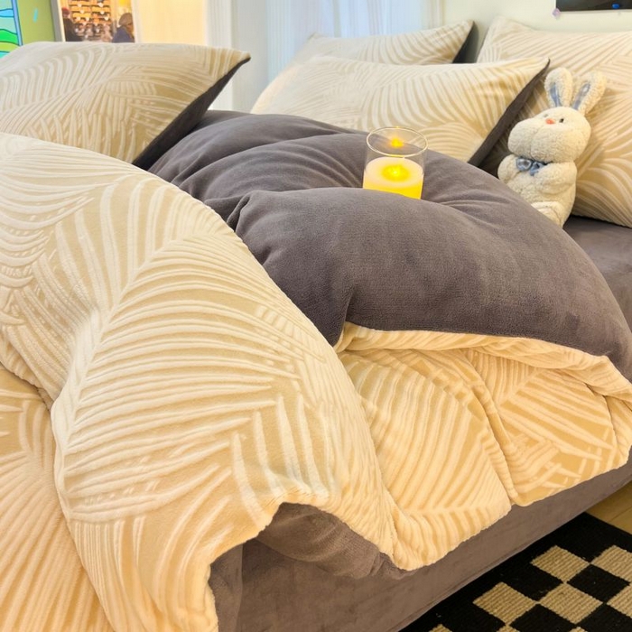 91家纺网 家纺一手货源 找家纺 2024新款原创白色小清新场景雕花牛奶绒单被套四件套 丛林-黄