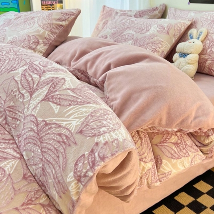 2024新款原创白色小清新场景雕花牛奶绒单被套四件套 仙贝-粉