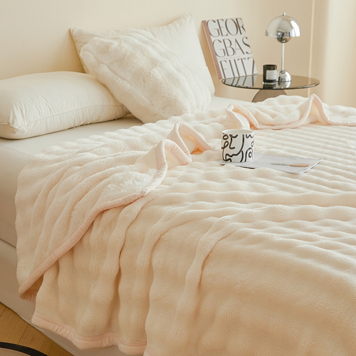 91家纺网 家纺一手货源 找家纺 千荨 2024新款高克重兔绒泡泡系列毛毯 泡泡-奶白