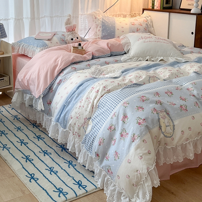 91家纺网 家纺一手货源 找家纺 昔可家纺 2024新款仙仙蕾丝贴边全棉花边款四件套 仙仙草莓兔