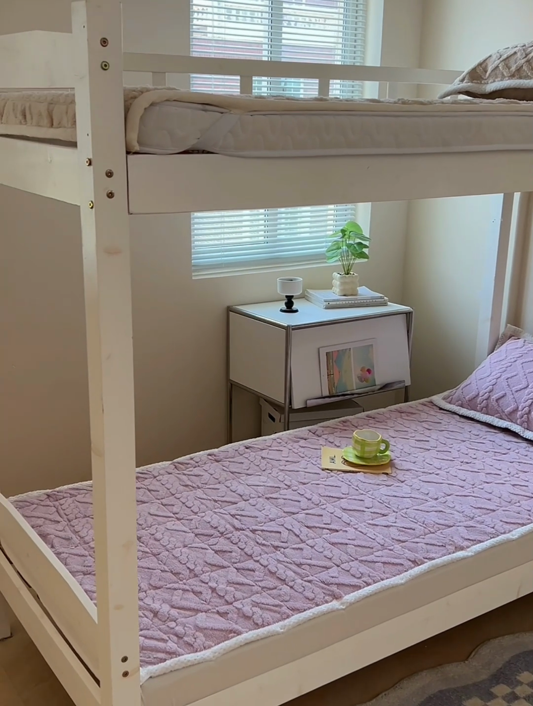 91家纺网 家纺一手货源 找家纺 贝拉梦家纺 2024新款塔肤绒牛奶绒纯色学生宿舍夹棉软床垫子护床垫 暮山紫