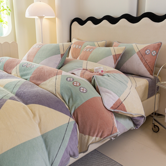 91家纺网 家纺一手货源 找家纺 欧喜璐 2024年新款 8.5-9.5斤加厚牛奶绒金貂绒法莱绒四件套单被套 几何风情