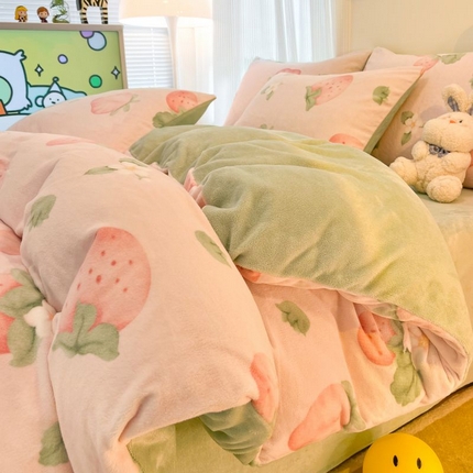 2024新款原创小清新牛奶绒印花四件套 恋爱草莓