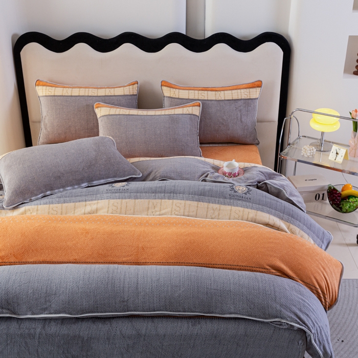 91家纺网 家纺一手货源 找家纺 欧喜璐 2024年新款 8.5-9.5斤加厚牛奶绒金貂绒法莱绒四件套单被套 英伦时尚