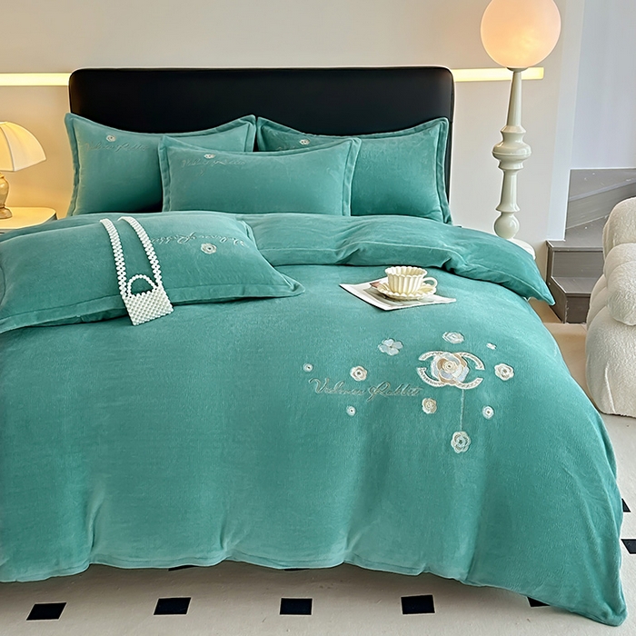 91家纺网 家纺一手货源 找家纺 陌乘坊家纺 2024新款牛奶绒床盖款四件套-香奈 香奈-孔雀绿