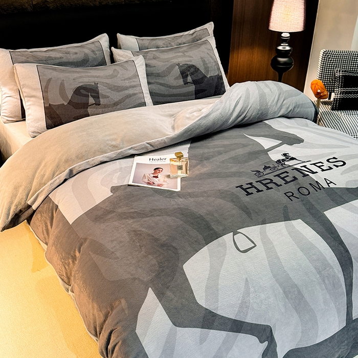 91家纺网 家纺一手货源 找家纺 新方向  2025A类丽丝绒+全消光牛奶绒四件套-奥弗恩-浅灰