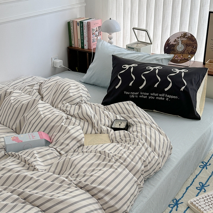 91家纺网 家纺一手货源 找家纺 昔可家纺 2024新款竖条全棉四件套大版枕套系列 浅灰条纹