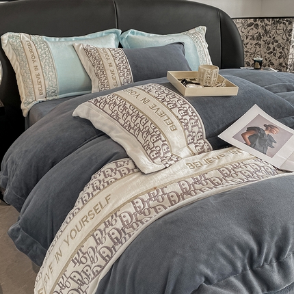 91家纺网 家纺一手货源 找家纺 （总）苹果星家纺 2024新款秋冬高定系列立体刺绣230g全消光牛奶绒-赛琳娜