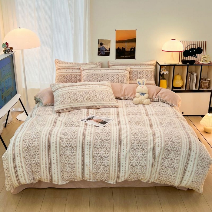 91家纺网 家纺一手货源 找家纺 2024新款原创白色小清新场景雕花牛奶绒单被套四件套 安娜