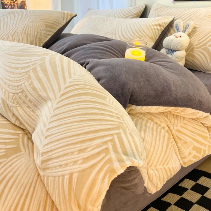 91家纺网 家纺一手货源 找家纺 2024新款原创白色小清新场景雕花牛奶绒单被套四件套 丛林-黄