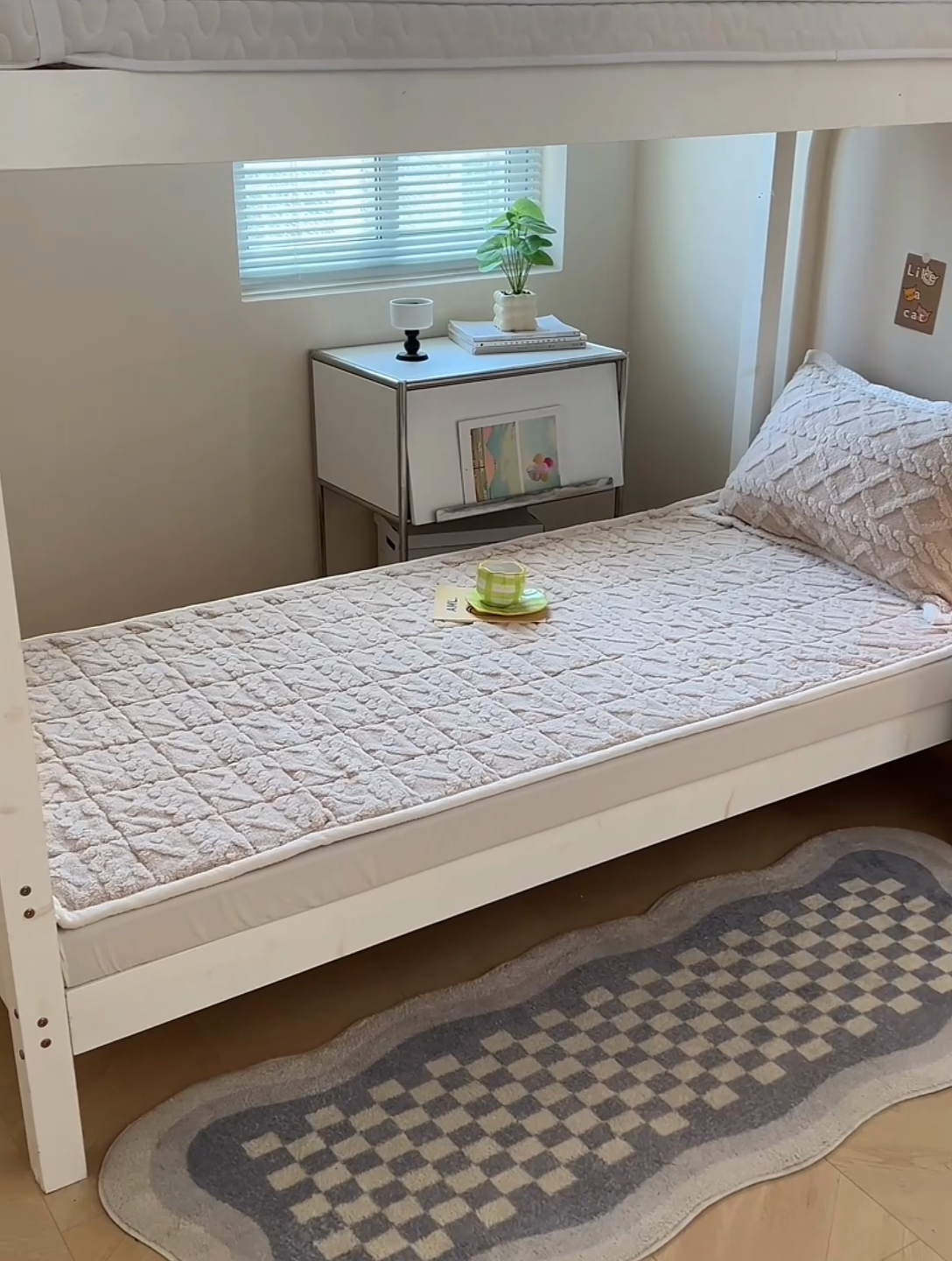 91家纺网 家纺一手货源 找家纺 贝拉梦家纺 2024新款塔肤绒牛奶绒纯色学生宿舍夹棉软床垫子护床垫 奶丝米