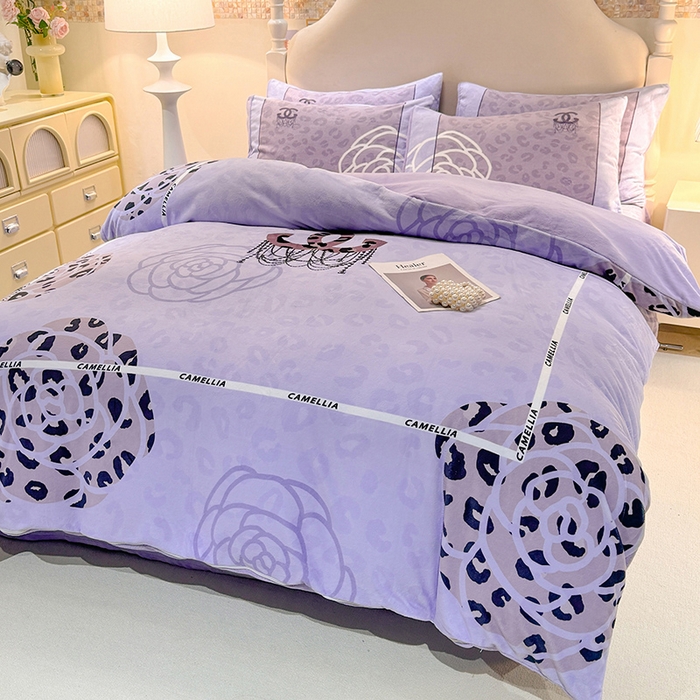 91家纺网 家纺一手货源 找家纺 新方向 2025年 A类全消光牛奶绒四件套-漫步温莎-莫奈紫