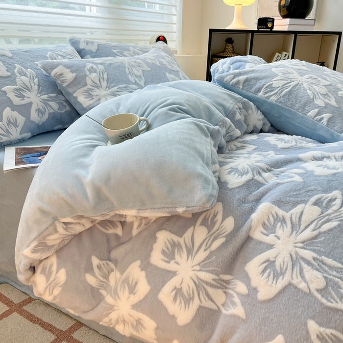 91家纺网 家纺一手货源 找家纺 金爱家 2024新款全消光牛奶绒A类纯色獭兔毛绒立体雕花牛奶绒四件套 兔毛梦蝶兰