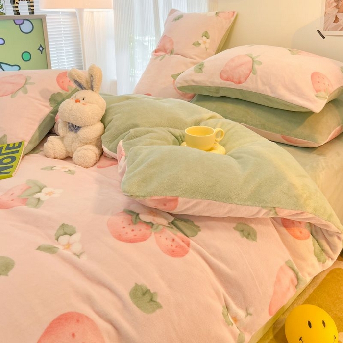 91家纺网 家纺一手货源 找家纺 2024新款原创小清新牛奶绒印花四件套 恋爱草莓