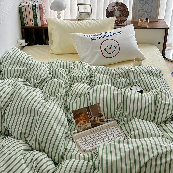 91家纺网 家纺一手货源 找家纺 昔可家纺 2024新款竖条全棉四件套大版枕套系列 果绿条纹