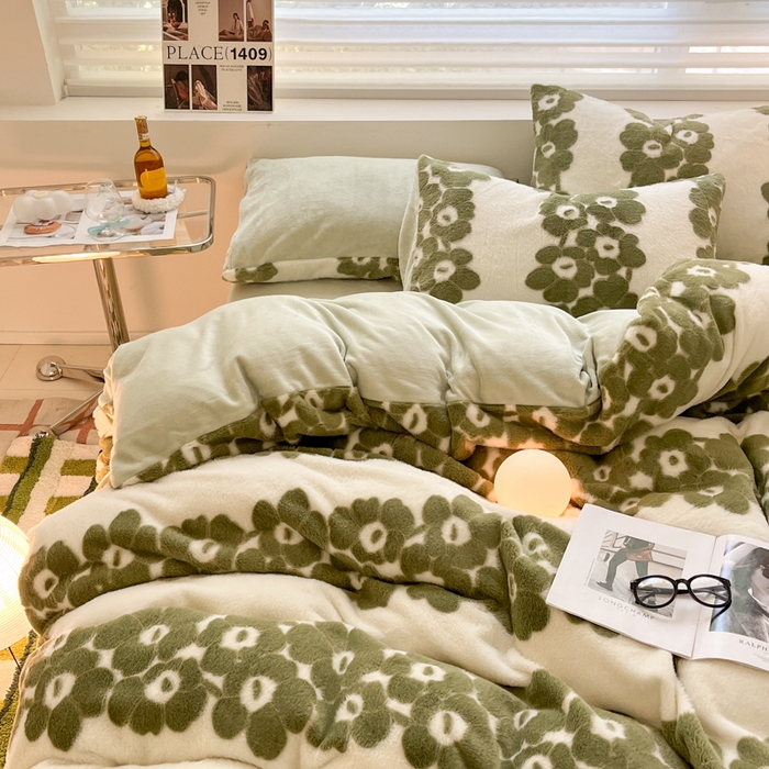 91家纺网 家纺一手货源 找家纺 金爱家 2024新款全消光牛奶绒A类纯色獭兔毛绒立体雕花牛奶绒四件套 兔毛微醺绿